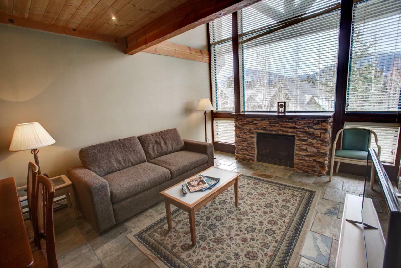 Greystone Lodge Уистлер Экстерьер фото